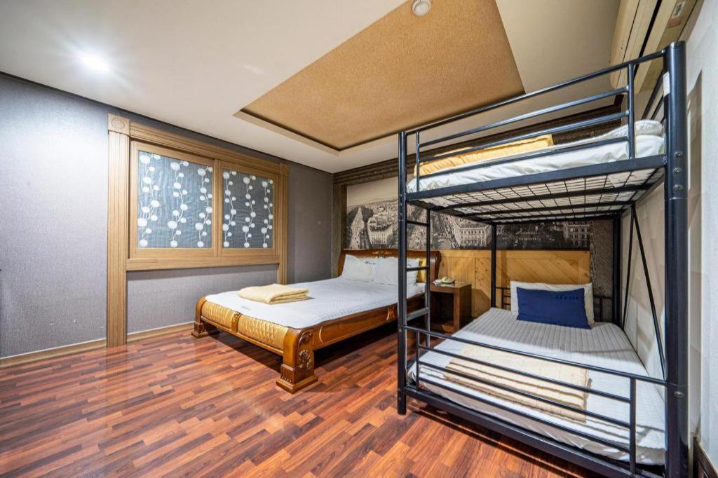 Sky Hotel Changwon Zewnętrze zdjęcie