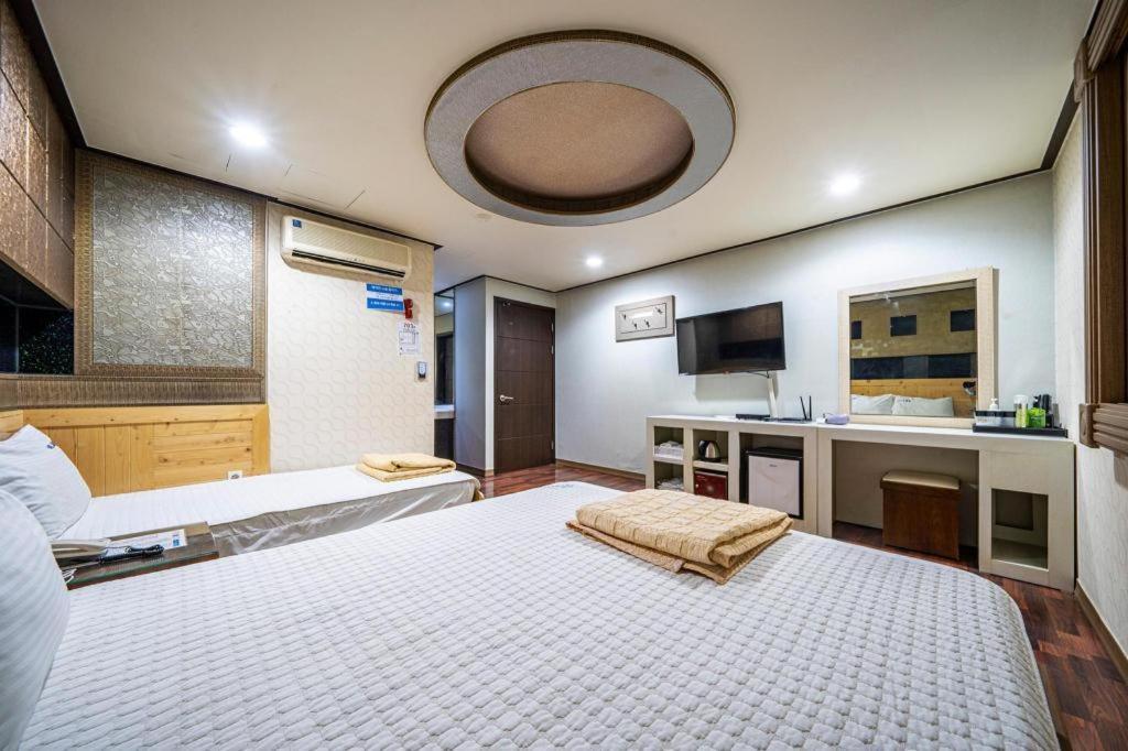 Sky Hotel Changwon Zewnętrze zdjęcie