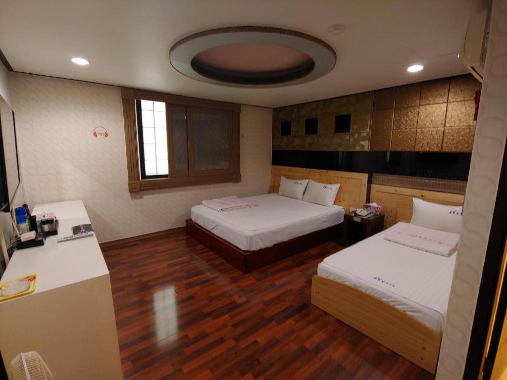 Sky Hotel Changwon Zewnętrze zdjęcie