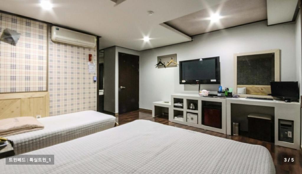 Sky Hotel Changwon Zewnętrze zdjęcie