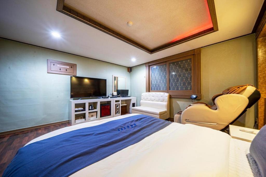 Sky Hotel Changwon Zewnętrze zdjęcie