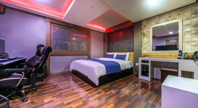Sky Hotel Changwon Zewnętrze zdjęcie