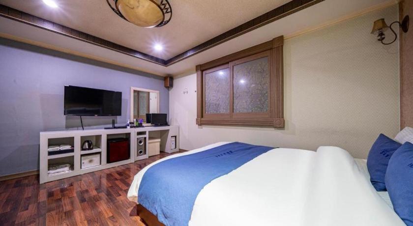 Sky Hotel Changwon Zewnętrze zdjęcie