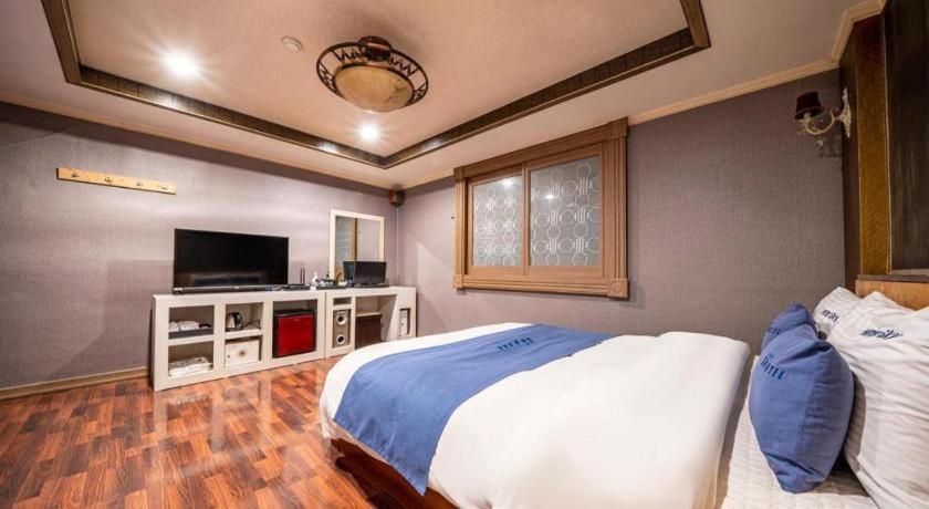 Sky Hotel Changwon Zewnętrze zdjęcie