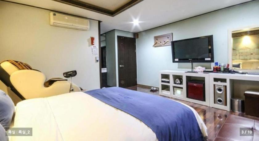 Sky Hotel Changwon Zewnętrze zdjęcie